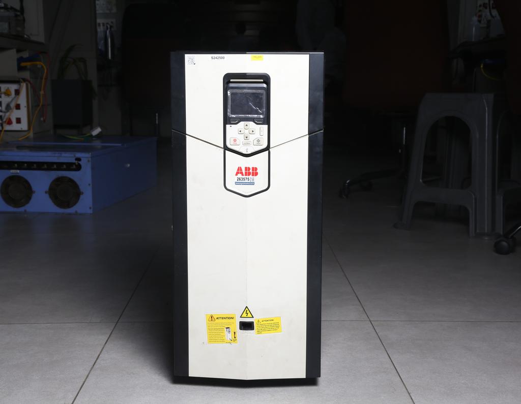 VARIABLE FREQUENCY DRIVE ACS880-01-180A-5-P944