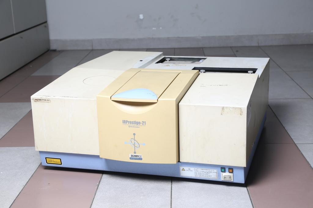FOURIER TRANSFORM INFRARED SPECTROPHOTOMETER IRPRESTIGE-21