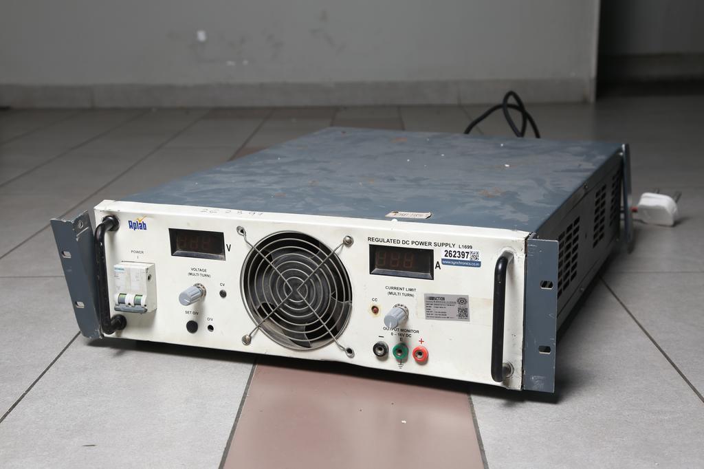 REGULATED DC POWER SUPPLY L1699